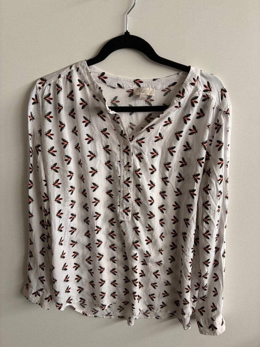 Ann Taylor loft long sleeve blouse /tunic dragonfly, print top size medium